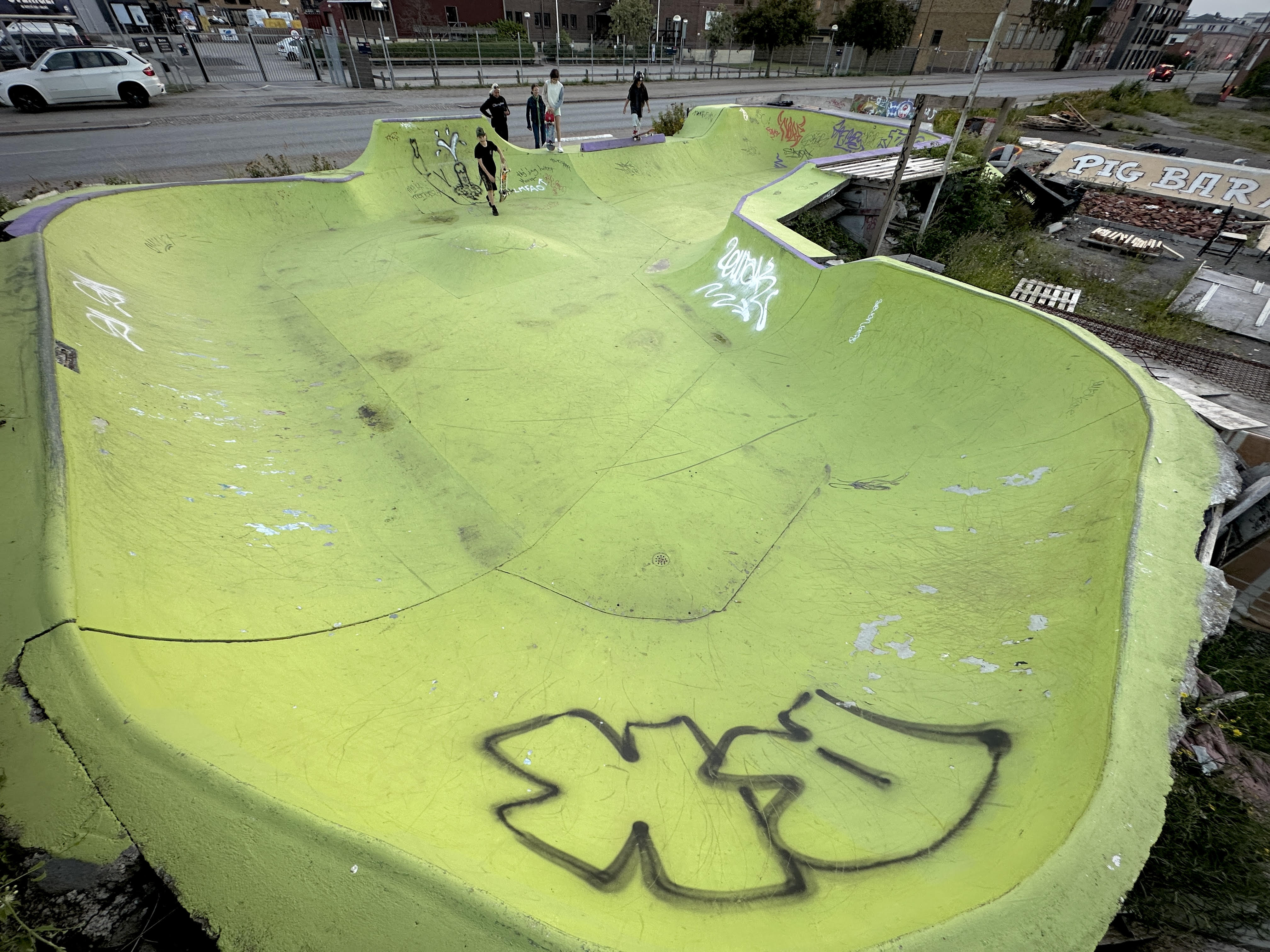 Pig Barrier DIY skatepark